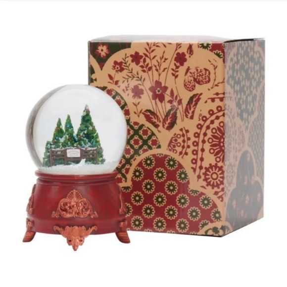 NEW Taylor Swift Christmas Tree Farm Snow Globe - Picture 1 of 12